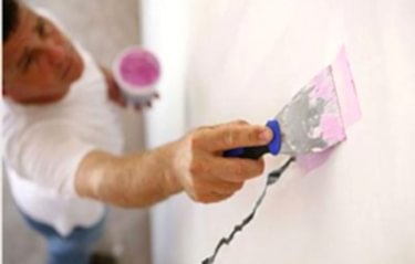 Как устранить трещины на стенах после ремонта?